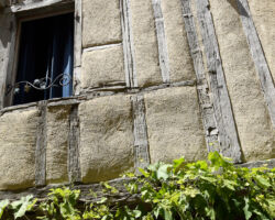 Adobe wall in Fourcès