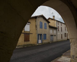 Hiding out from rain in Bretagne-d'Armagnac